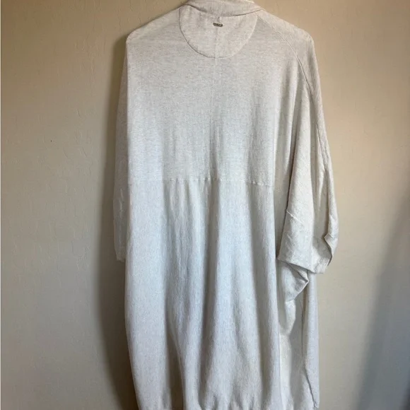 UGG Women's Soft Cream Lightweight Cardigan Poncho M/L Cozy Soft - Picture 2 of 9